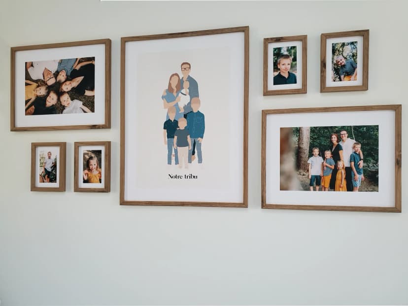 Primo piano delle cornici personalizzate con le foto di famiglia