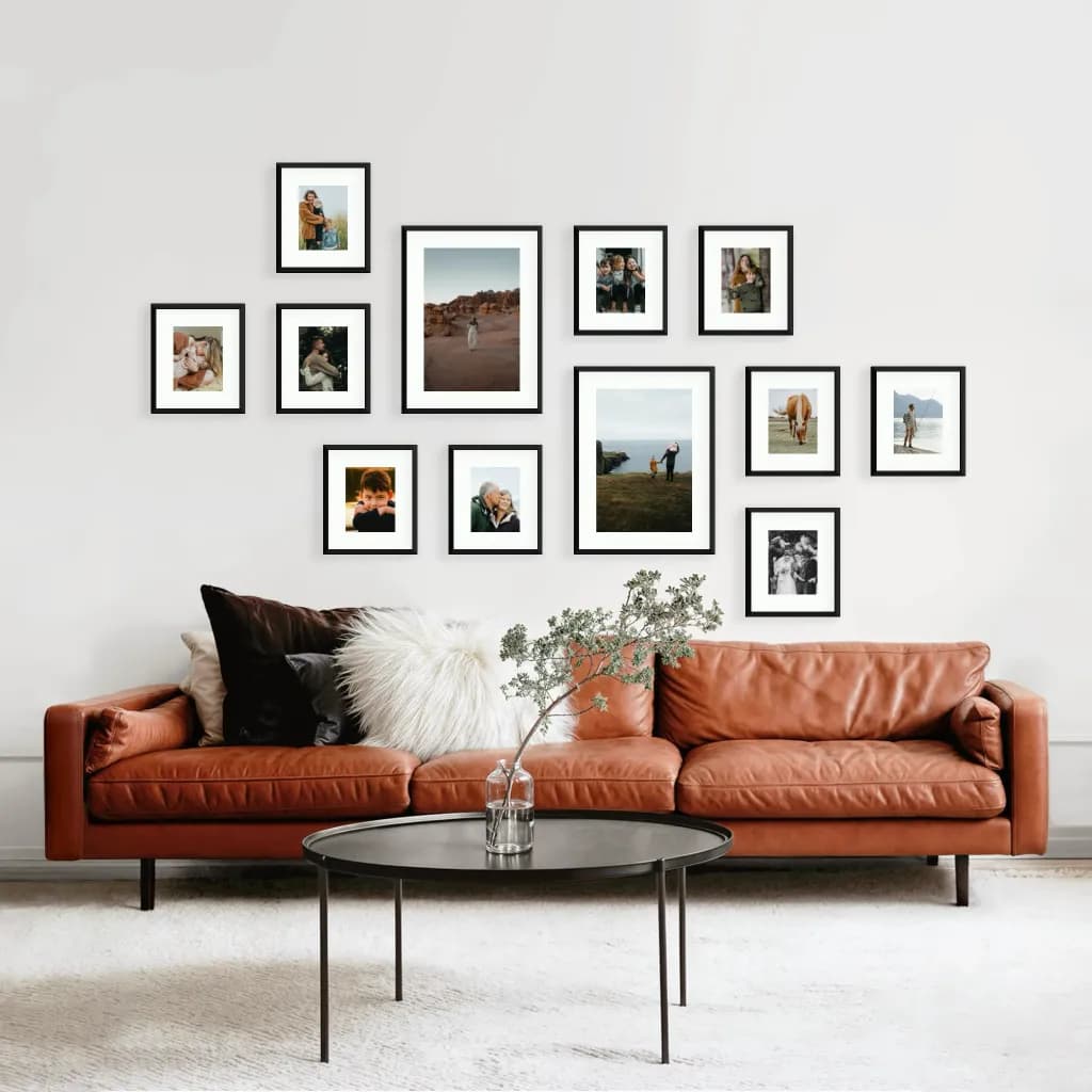 Eleganckie ramki do salonu – stylowa galeria zdjęć jako dekoracja ściany